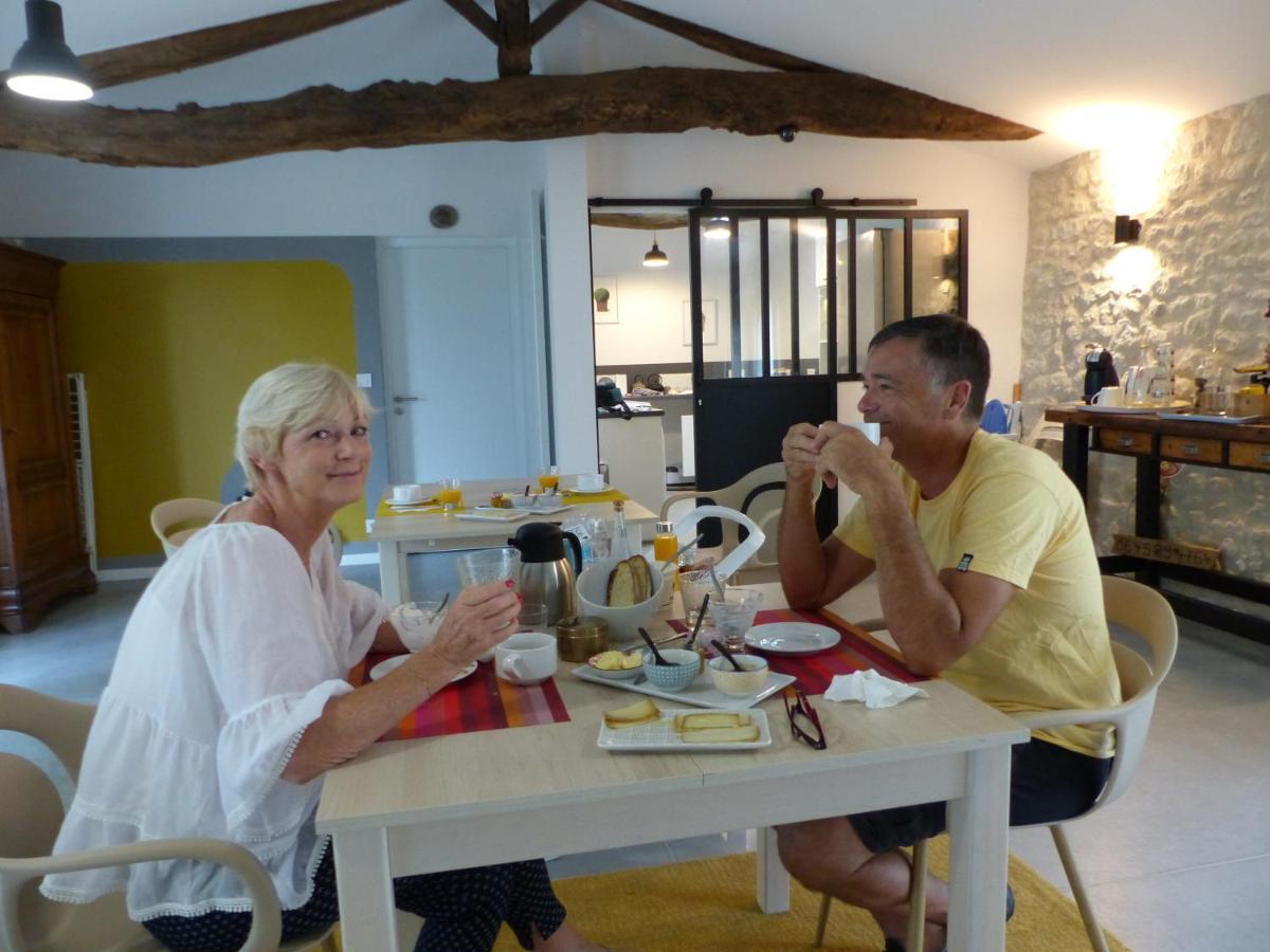 L'Alambic De L'Estuaire Acomodação com café da manhã Saint-Fort-sur-Gironde Exterior foto